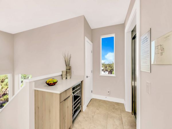 Siesta Key Luxury Rental | Beachfront with Rooftop Deck