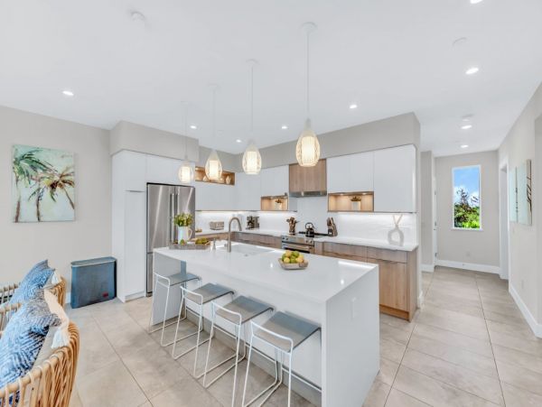 Siesta Key Luxury Rental | Beachfront with Rooftop Deck