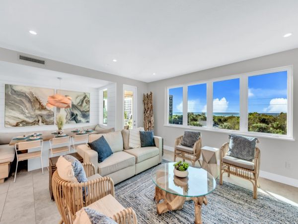 Siesta Key Luxury Rental | Beachfront with Rooftop Deck
