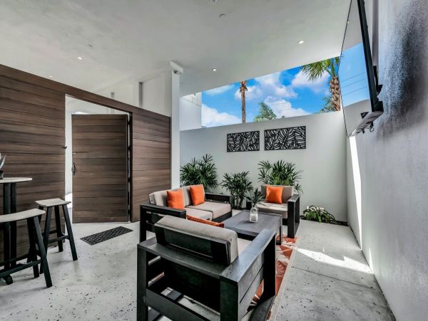 Siesta Key Luxury Rental | Beachfront with Rooftop Deck