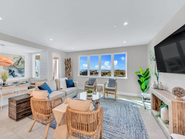 Siesta Key Luxury Rental | Beachfront with Rooftop Deck