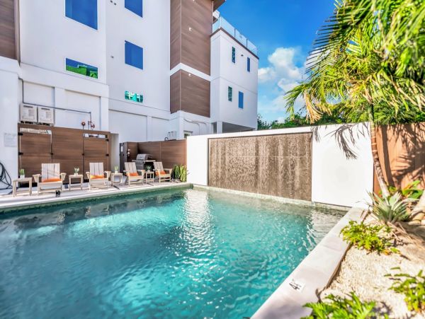Siesta Key Luxury Rental | Beachfront with Rooftop Deck