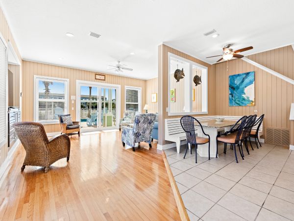 Destin Six Bedroom Vacation Rental Home Walk to Beach 4,000 Sq Ft WOW