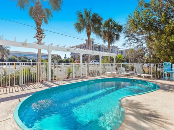 Destin Six Bedroom Vacation Rental Home Walk to Beach 4,000 Sq Ft WOW