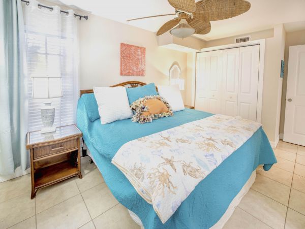 Walk to Beach Siesta Key Six Bedroom Vacation Rental
