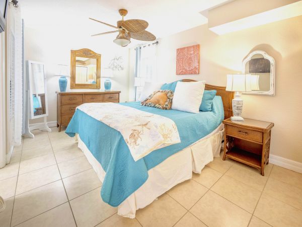 Walk to Beach Siesta Key Six Bedroom Vacation Rental