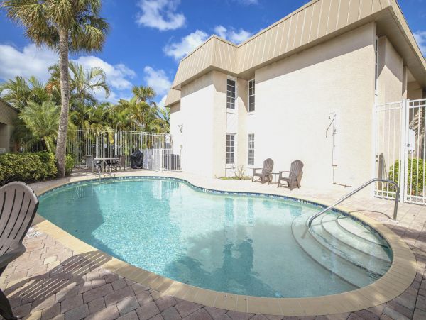 Walk to Beach Siesta Key Six Bedroom Vacation Rental