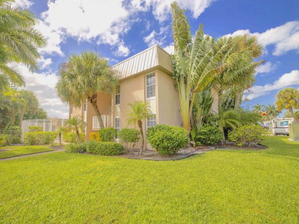 Walk to Beach Siesta Key Six Bedroom Vacation Rental
