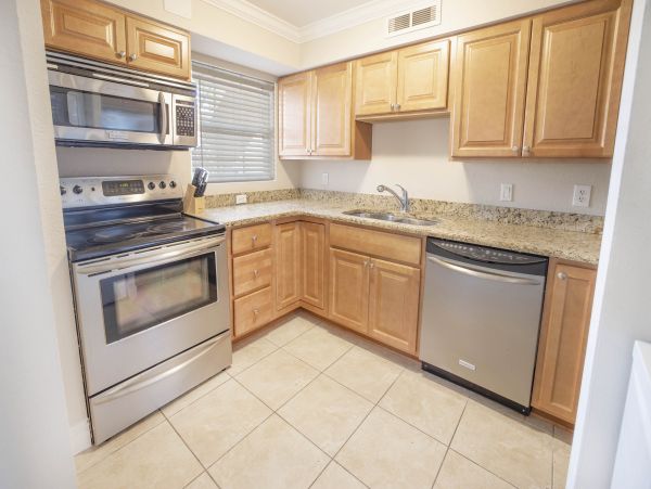 Walk to Beach Siesta Key Six Bedroom Vacation Rental