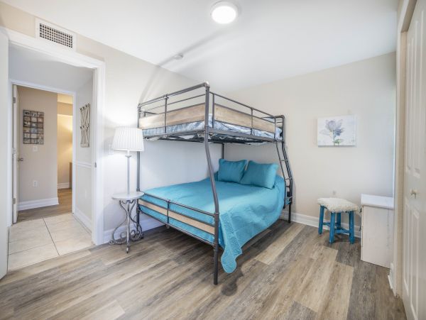 Walk to Beach Siesta Key Six Bedroom Vacation Rental