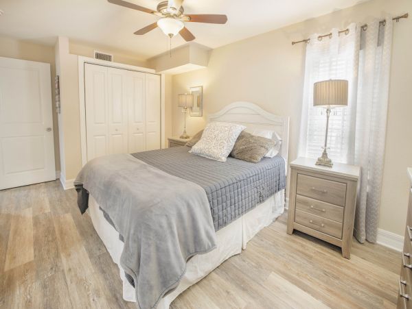 Walk to Beach Siesta Key Six Bedroom Vacation Rental