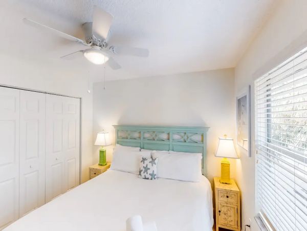 Bradenton Beach Five Bedroom Vacation Rental Close to Beach
