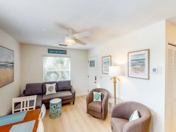 Bradenton Beach Five Bedroom Vacation Rental Close to Beach