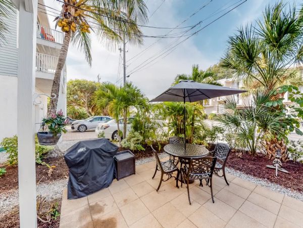 Bradenton Beach Five Bedroom Vacation Rental Close to Beach