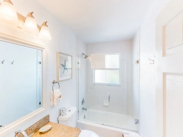 Bradenton Beach Five Bedroom Vacation Rental Close to Beach