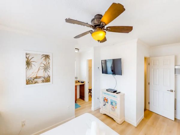 Bradenton Beach Five Bedroom Vacation Rental Close to Beach