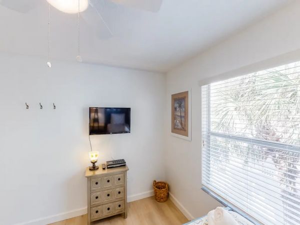 Bradenton Beach Five Bedroom Vacation Rental Close to Beach