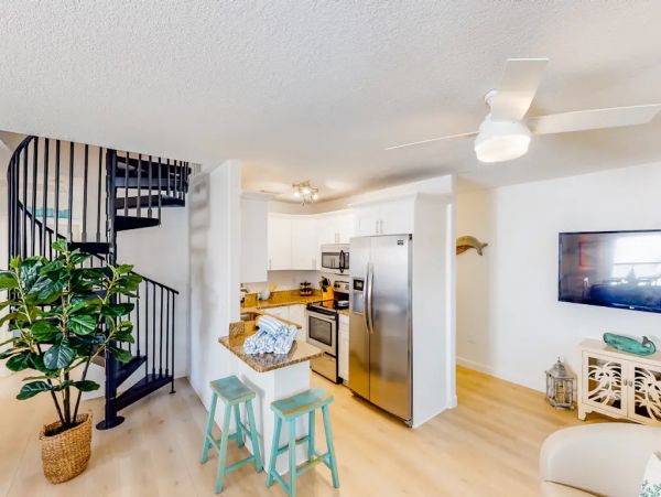 Bradenton Beach Five Bedroom Vacation Rental Close to Beach