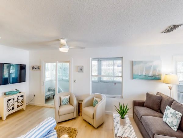 Bradenton Beach Five Bedroom Vacation Rental Close to Beach