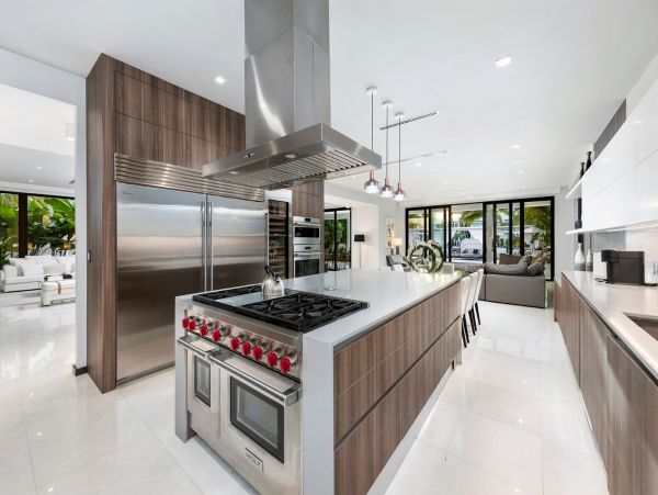 Waterfront Luxury Vacation Home Pool & Jacuzzi in Miami