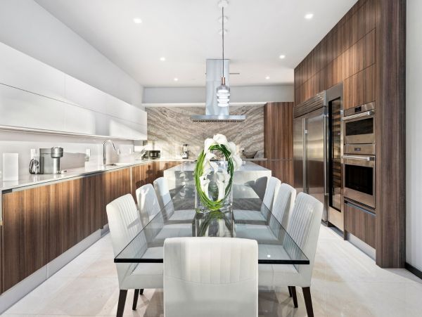 Waterfront Luxury Vacation Home Pool & Jacuzzi in Miami