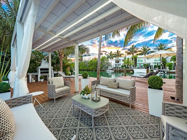 Waterfront Luxury Vacation Home Pool & Jacuzzi in Miami