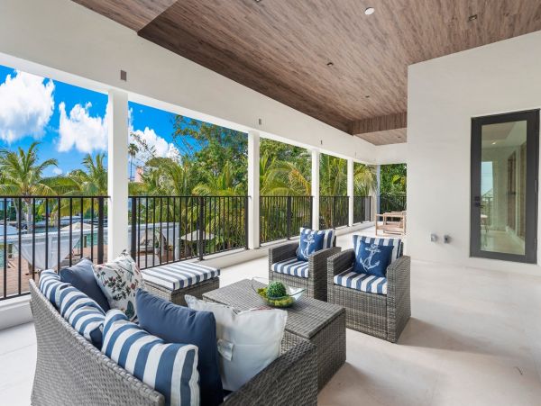 Waterfront Luxury Vacation Home Pool & Jacuzzi in Miami