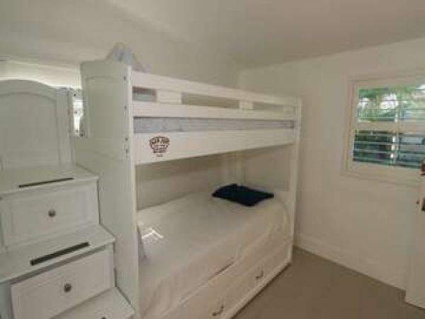 Naples Luxury Accommodation Minutes to 5th Avenue