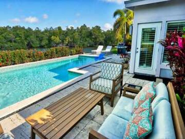 Naples Luxury Accommodation Minutes to 5th Avenue