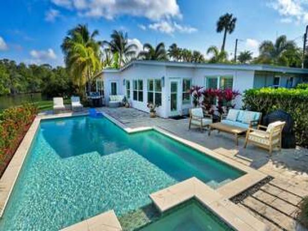 Naples Luxury Accommodation Minutes to 5th Avenue