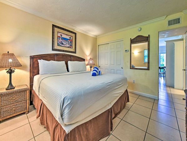 Longboat Key One Bedroom Vacation Condo Steps to the Beach