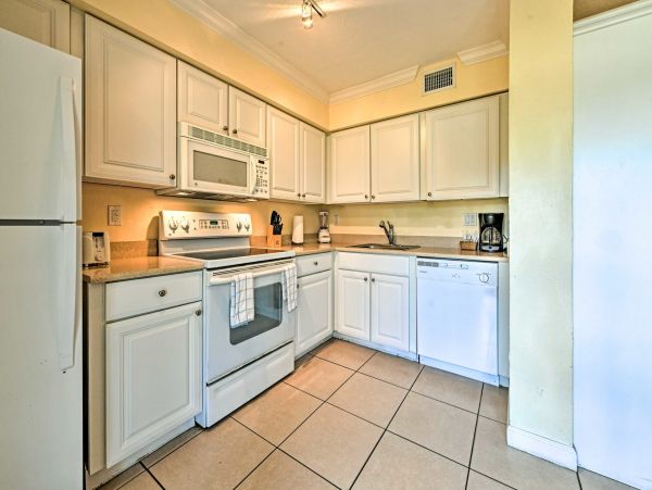 Longboat Key One Bedroom Vacation Condo Steps to the Beach