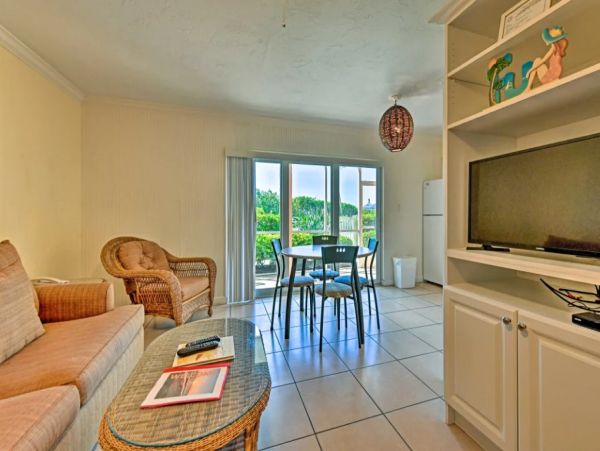 Longboat Key One Bedroom Vacation Condo Steps to the Beach
