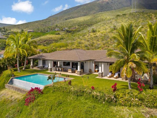Amazing Ocean & Mountain Views 4 Bedroom Villa in Lahaina