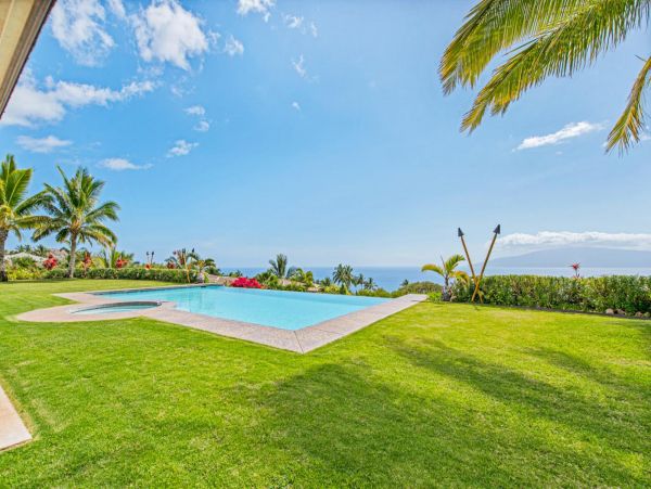 Amazing Ocean & Mountain Views 4 Bedroom Villa in Lahaina