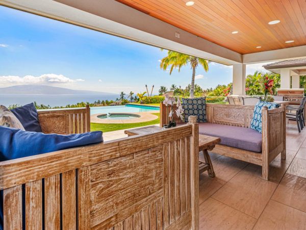 Amazing Ocean & Mountain Views 4 Bedroom Villa in Lahaina