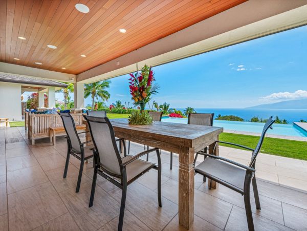 Amazing Ocean & Mountain Views 4 Bedroom Villa in Lahaina