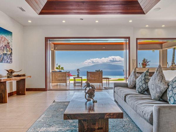 Amazing Ocean & Mountain Views 4 Bedroom Villa in Lahaina