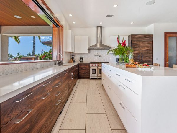 Amazing Ocean & Mountain Views 4 Bedroom Villa in Lahaina