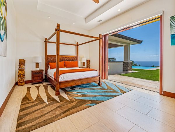Amazing Ocean & Mountain Views 4 Bedroom Villa in Lahaina