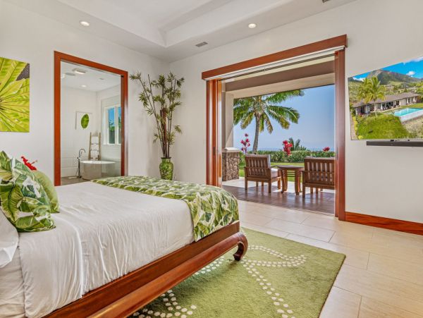 Amazing Ocean & Mountain Views 4 Bedroom Villa in Lahaina