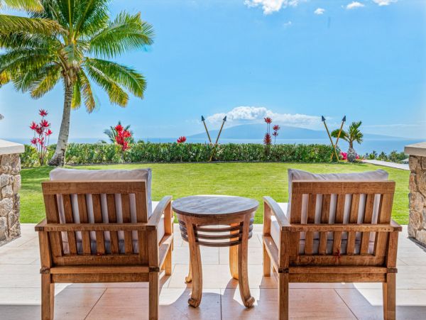 Amazing Ocean & Mountain Views 4 Bedroom Villa in Lahaina