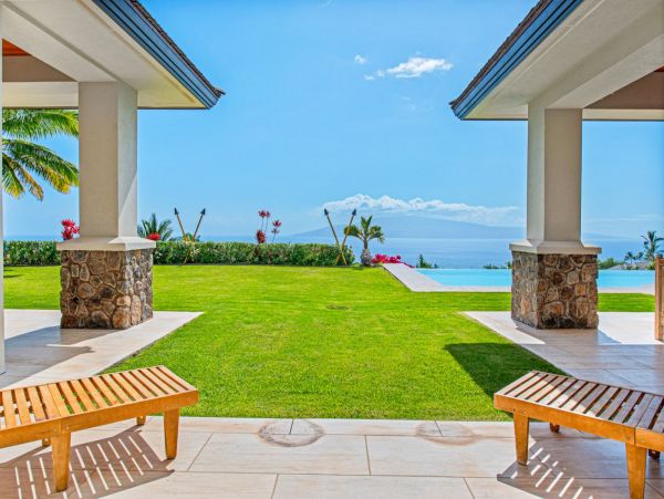Amazing Ocean & Mountain Views 4 Bedroom Villa in Lahaina