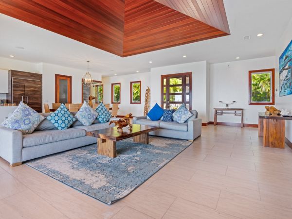 Amazing Ocean & Mountain Views 4 Bedroom Villa in Lahaina
