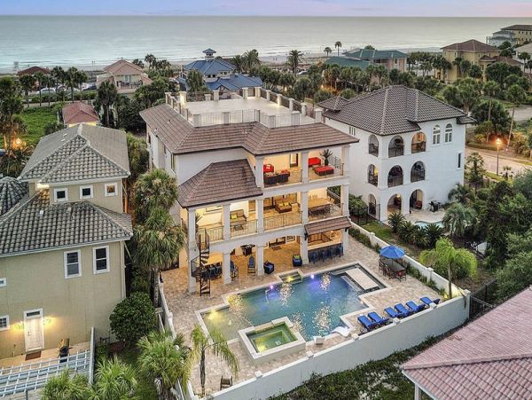 Destiny Luxury Home with Pool 24 Guests