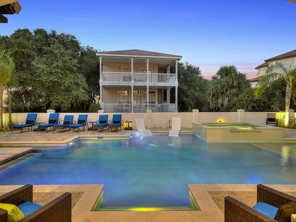 Destiny Luxury Home with Pool 24 Guests