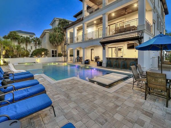 Destiny Luxury Home with Pool 24 Guests
