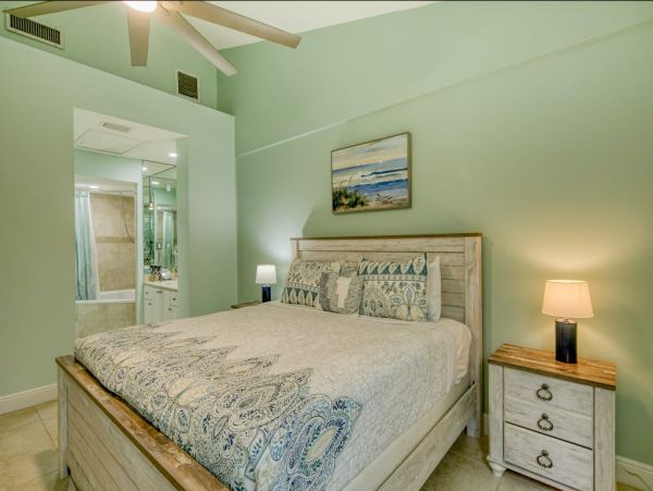 Key Largo Vacation Condo with Pool 8-10 Guests