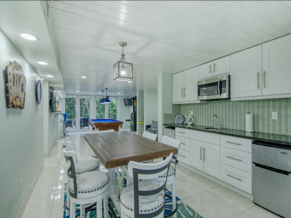Key Largo Vacation Condo with Pool 8-10 Guests