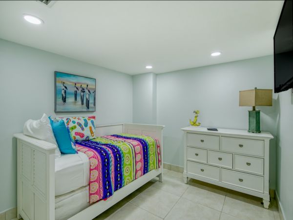 Key Largo Vacation Condo with Pool 8-10 Guests